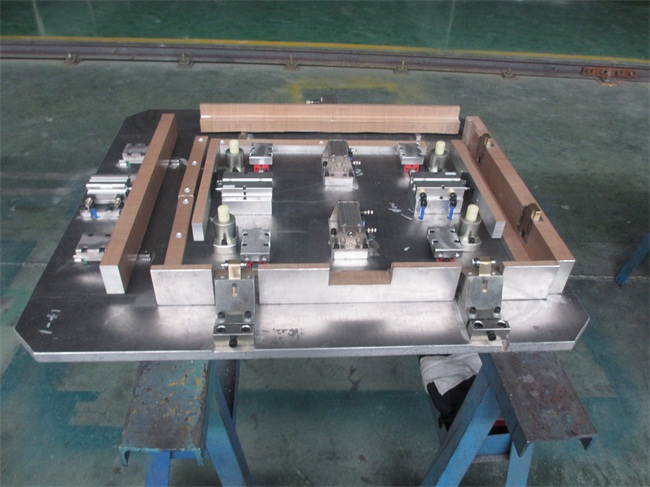 Glass door pressing fixture-1