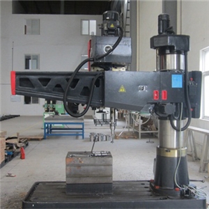 Radial drilling machine